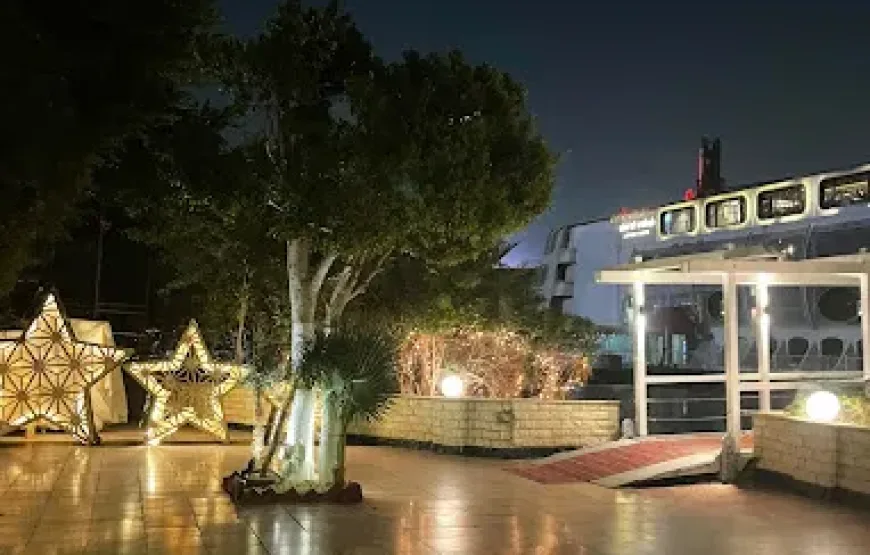 Nile Maxim Dinner Cruise in Cairo